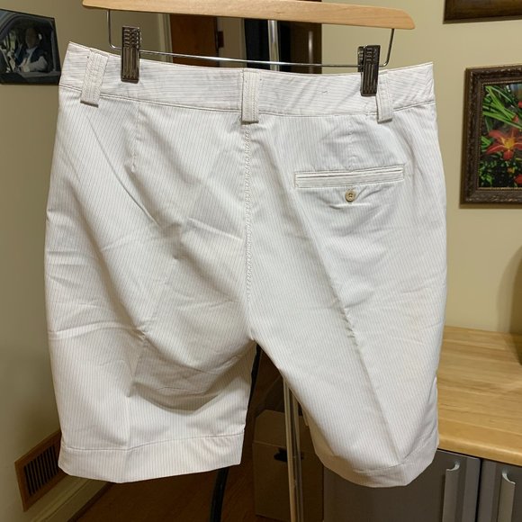 Ladies UnderArmour shorts sz 4 - Picture 2 of 8